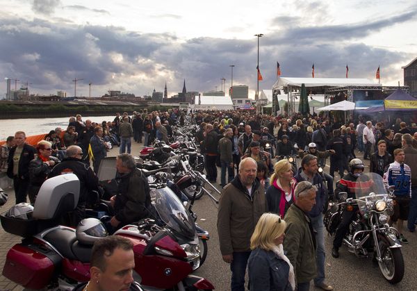 HarleyHH2011   222.jpg - Hamburger Harley Days 2011, Harley Davidson, Eventgelaende am Grossmarkt, Gelaende, Village, Uebersicht,